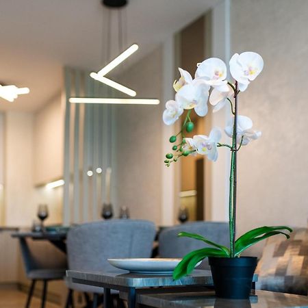 Sky Symphony Apartment Varna Luaran gambar