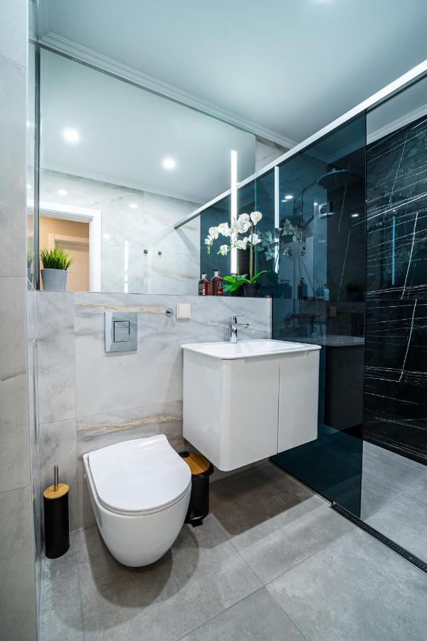 Sky Symphony Apartment Varna Luaran gambar